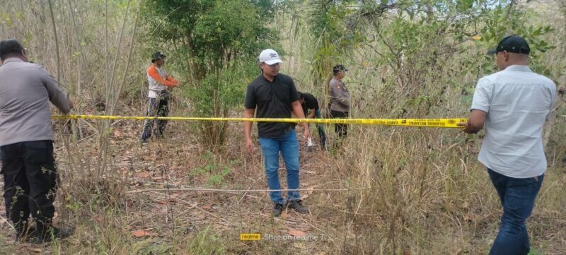 Sigap Kapolsek Kuta langsung olah TKP, Guna memastikan Siapa Pelaku Pembuangan Bayi malang tersebut|Photo Rossi Lombokdaily.net|