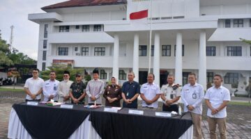 Kejaksaan Negeri Lombok Tengah Musnahkan Barang Bukti 51 Perkara, Dari Sabu Hingga Senjata Tajam