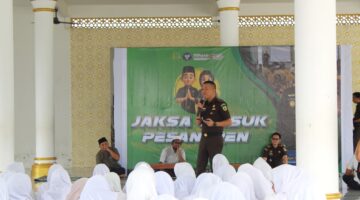 Jejak di Langit Maya, Akhlak di Dunia Nyata: Jaksa Titipkan Cahaya Hukum di Hati Santri Darek