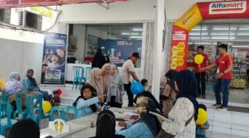 Posyandu Rasa Alfamart? Ibu-Ibu di Mataram Heboh, Cek Kesehatan Anak Sambil Belanja!