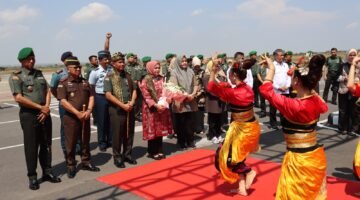 PANGDAM BARU TIBA DI NTB Mayjen Edi Saputra Disambut di Bandara Bizam Lombok
